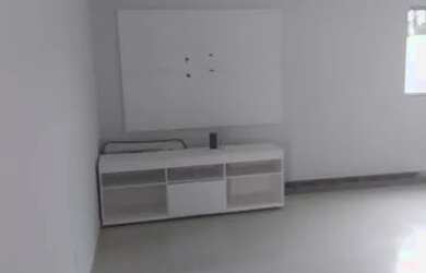 Imagem: A casa possui 3 Dormitórios, 1 Banheiro, 2 Vagas na garagem