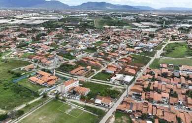 Imagem: O terreno está localizado em Pajuçara, Maracanaú à venda