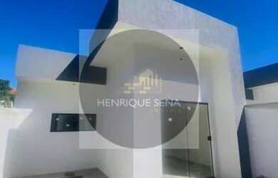 Imagem: A casa possui 3 Dormitórios, 1 Banheiro, 2 Vagas na garagem