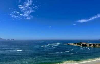 Imagem: O apartamento possui 4 Dormitórios, 3 Banheiros, 3 Vagas na