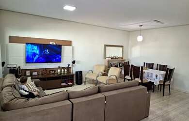 Imagem: A casa em condomínio possui 3 Dormitórios, 3 Banheiros, 5