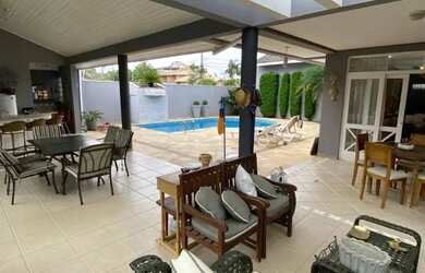 Imagem: A casa em condomínio possui 3 Dormitórios, 5 Banheiros, 4