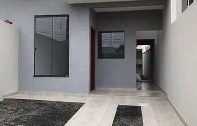 Imagem: A casa possui 2 Dormitórios, 1 Banheiro, 1 Vaga na garagem