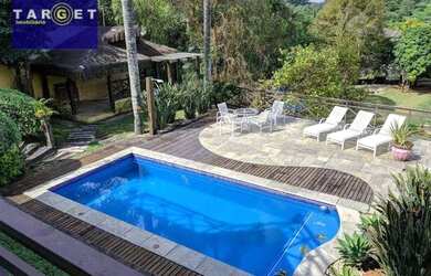 Imagem: A casa em condomínio possui 4 Dormitórios, 3 Banheiros e 257m²