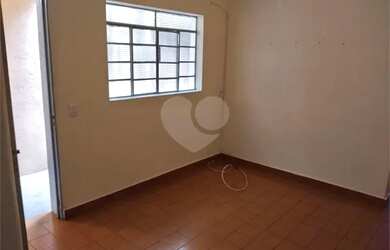 Imagem: A casa possui 1 Dormitório, 2 Banheiros, 2 Vagas na garagem