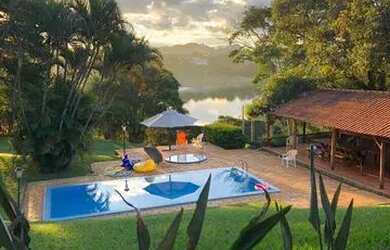 Imagem: A casa em condomínio possui 5 Dormitórios, 5 Banheiros, 5