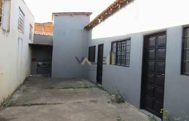 Imagem: A casa possui 1 Dormitório, 1 Banheiro, 2 Vagas na garagem