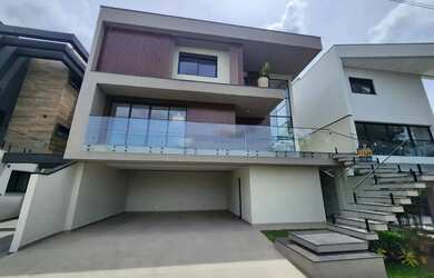 Imagem: A casa em condomínio possui 3 Dormitórios, 5 Banheiros, 4