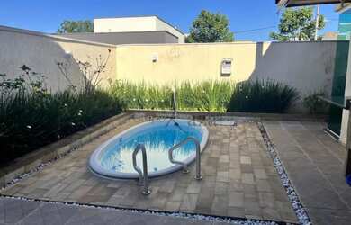 Imagem: A casa em condomínio possui 3 Dormitórios, 3 Banheiros, 2