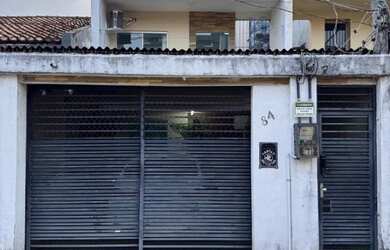 Imagem: A casa possui 5 Dormitórios, 5 Banheiros, 1 Vaga na garagem