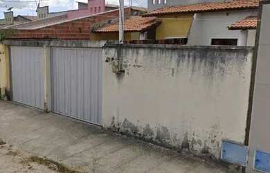 Imagem: A casa possui 2 Dormitórios, 1 Banheiro, 1 Vaga na garagem