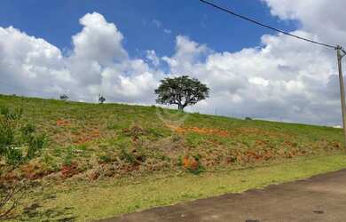 Imagem: O terreno possui 1.000m² de Área e está localizado em Sítio