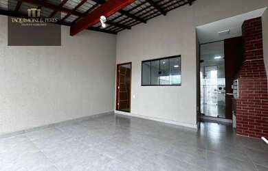 Imagem: A casa possui 3 Dormitórios, 2 Banheiros, 3 Vagas na garagem