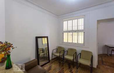 Imagem: A casa possui 5 Dormitórios, 3 Banheiros, 2 Vagas na garagem