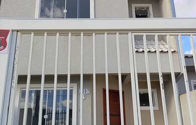 Imagem: A casa possui 3 Dormitórios, 3 Banheiros, 1 Vaga na garagem