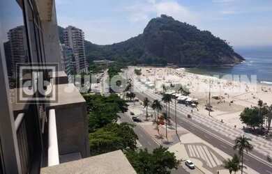 Imagem: O apartamento possui 4 Dormitórios, 5 Banheiros, 4 Vagas na