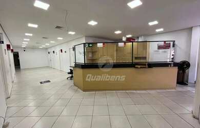 Imagem: O depósito possui 4 Vagas na garagem, 644m² de Área e está