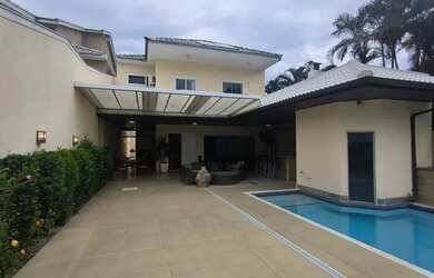 Imagem: A casa possui 5 Dormitórios, 5 Banheiros, 3 Vagas na garagem