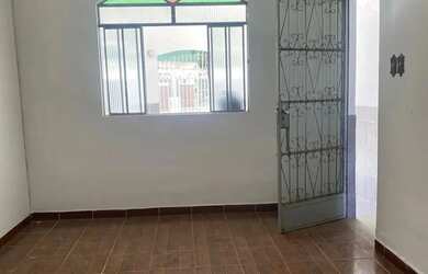 Imagem: A casa possui 3 Dormitórios, 1 Banheiro, 1 Vaga na garagem