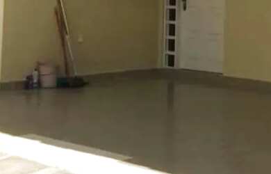 Imagem: A casa possui 4 Dormitórios, 5 Banheiros, 2 Vagas na garagem