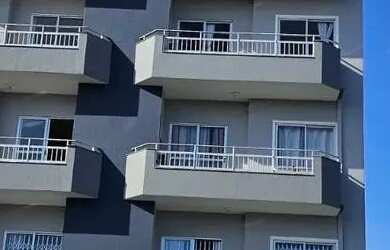 Imagem: O apartamento possui 2 Dormitórios, 1 Banheiro, 2 Vagas na