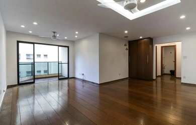 Imagem: O apartamento possui 3 Dormitórios, 3 Banheiros, 2 Vagas na