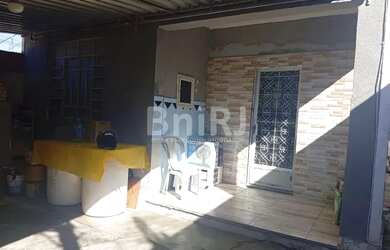 Imagem: A casa possui 3 Dormitórios, 1 Banheiro, 1 Vaga na garagem