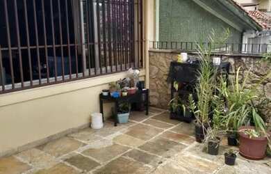 Imagem: A casa possui 2 Dormitórios, 3 Banheiros, 2 Vagas na garagem