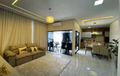 Imagem: A casa possui 3 Dormitórios, 2 Banheiros, 2 Vagas na garagem