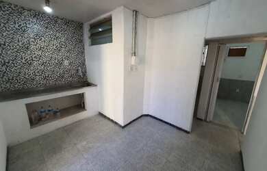 Imagem: A casa possui 2 Dormitórios, 2 Banheiros, Direto com o proprietário