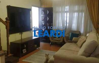 Imagem: A casa possui 3 Dormitórios, 2 Banheiros, 4 Vagas na garagem