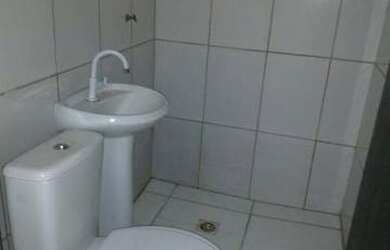 Imagem: A casa possui 2 Dormitórios e 1 Banheiro e está localizado