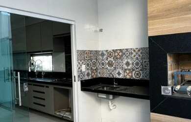 Imagem: A casa em condomínio possui 3 Dormitórios, 3 Banheiros, 2