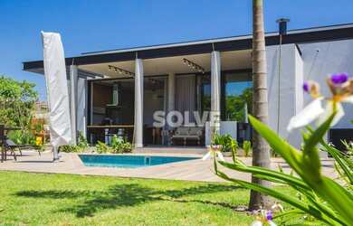 Imagem: A casa em condomínio possui 4 Dormitórios, 5 Banheiros, 4