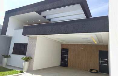 Imagem: A casa possui 3 Dormitórios, 2 Banheiros, 4 Vagas na garagem