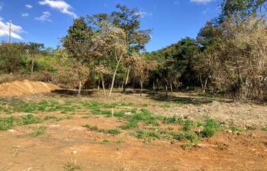 Imagem: O terreno possui 211m² de Área e está localizado em Tropical