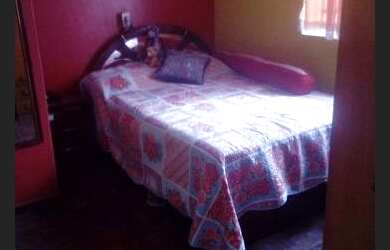 Imagem: A casa possui 2 Dormitórios e 1 Banheiro e está localizado