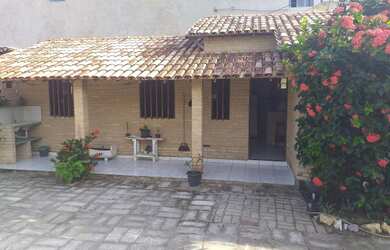 Imagem 6: Casas de temporada na orla de Alcobaça bairro palmeira