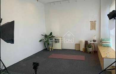 Imagem: O depósito possui 3 Vagas na garagem, 172m² de Área e está