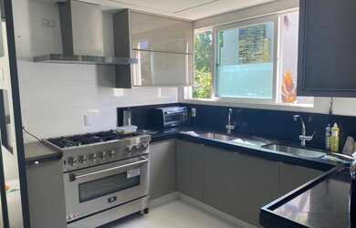 Imagem 14: CASA DE LUXO, MURO Alto!