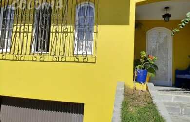 Imagem: A casa possui 3 Dormitórios, 1 Banheiro, 3 Vagas na garagem