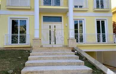 Imagem: A casa em condomínio para alugar possui 4 Dormitórios, 5 Banheiros