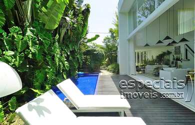 Imagem: A casa em condomínio possui 4 Dormitórios, 4 Banheiros, 2