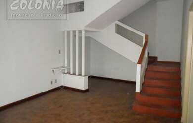 Imagem: A casa possui 2 Dormitórios, 1 Banheiro, 2 Vagas na garagem