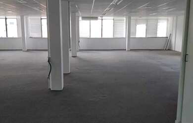 Imagem: O depósito possui 2 Vagas na garagem, 377m² de Área e está