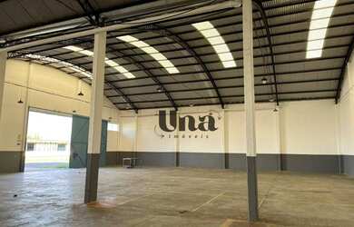 Imagem: O depósito possui 4 Vagas na garagem, 985m² de Área e está