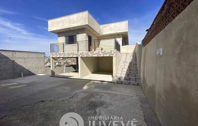 Imagem: A casa possui 3 Dormitórios, 1 Banheiro, 3 Vagas na garagem