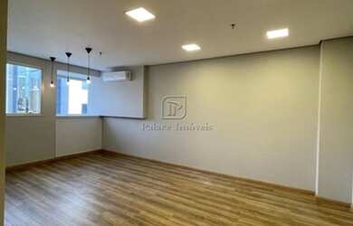 Imagem: O depósito possui 1 Vaga na garagem, 44m² de Área e está