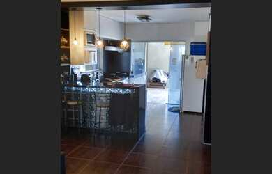 Imagem: A casa em condomínio possui 5 Dormitórios, 3 Banheiros, 4