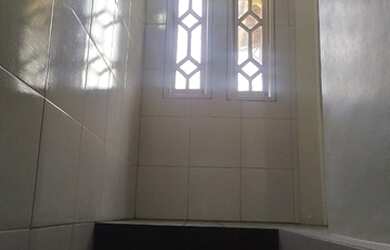 Imagem: A casa possui 4 Dormitórios, 5 Banheiros, 2 Vagas na garagem